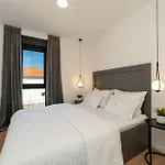 K Luxury Few Min Walk From The Apartment