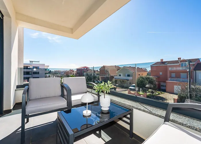 K Luxury Few Min Walk From The