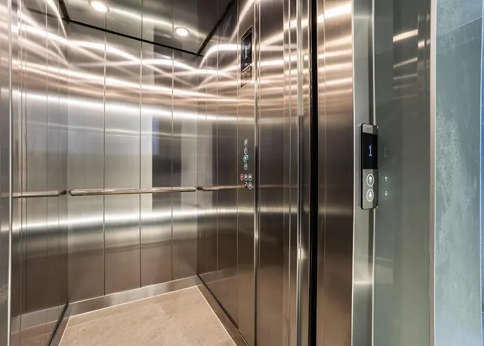 K Luxury Few Min Walk From The * 자다르