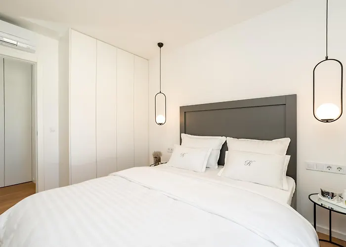 K Luxury Few Min Walk From The